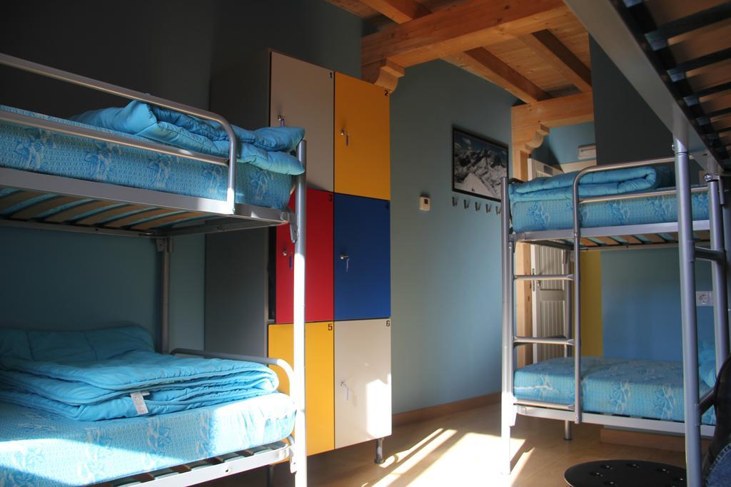 Hostel Curavacas Triollo Rum bild